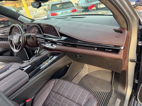 Used 2024 Cadillac Escalade V w/ LPO, ONYX Package image 34