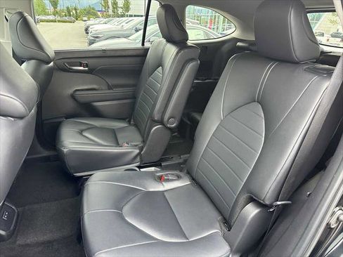 Used 2024 Toyota Highlander XLE image 18