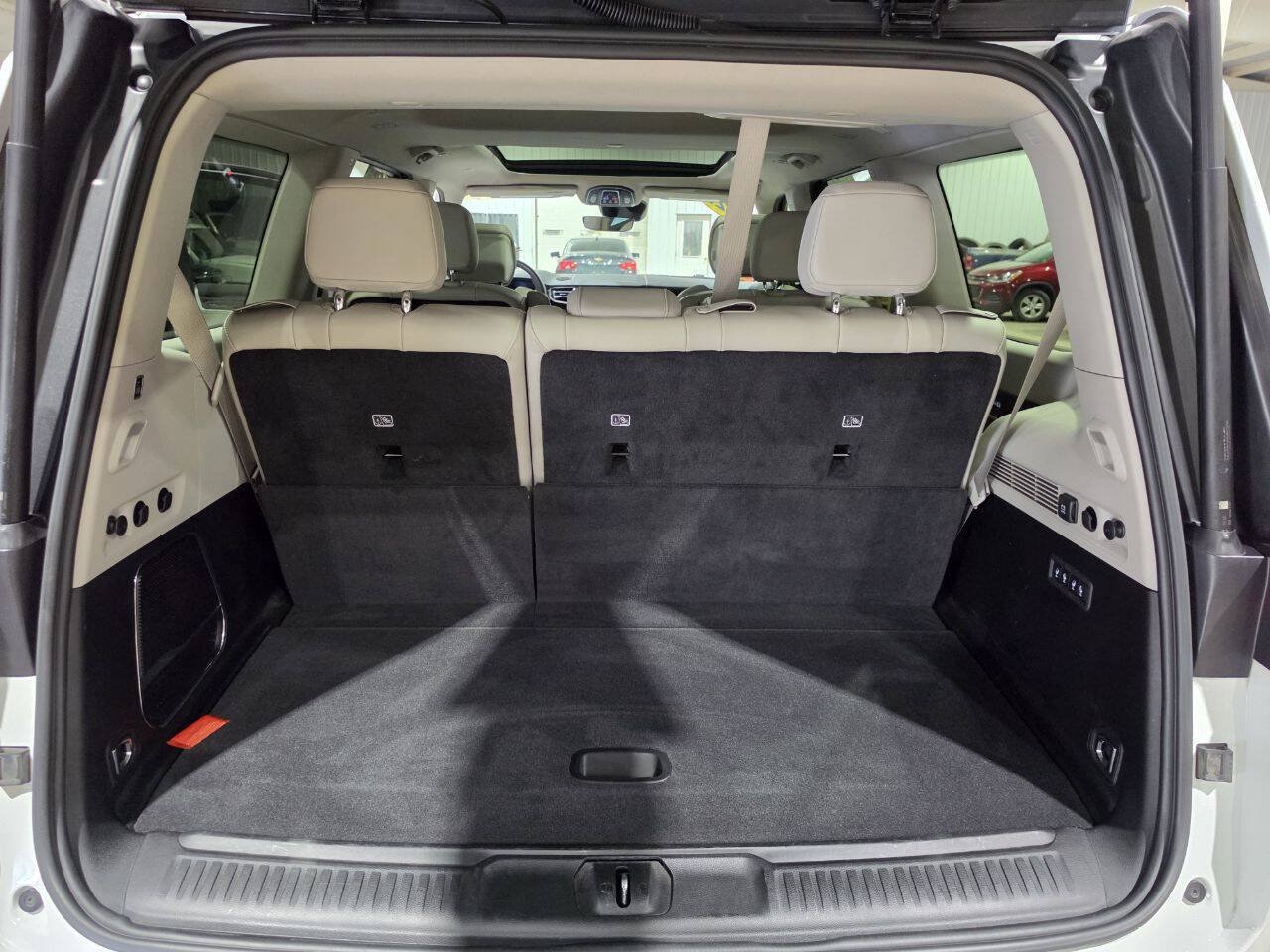 Used 2022 Jeep Wagoneer Series III w/ Premium Group I AWD/4WD image 35