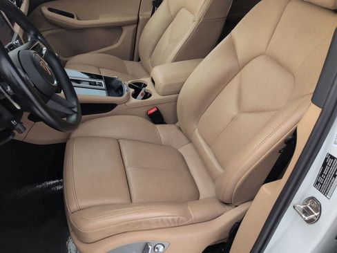 Used 2023 Porsche Macan Turbo image 16