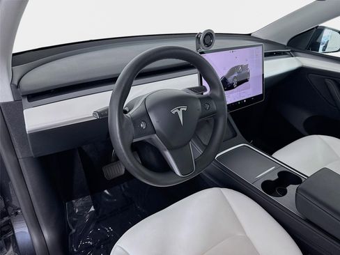 Used 2024 Tesla Model Y Long Range AWD/4WD image 10