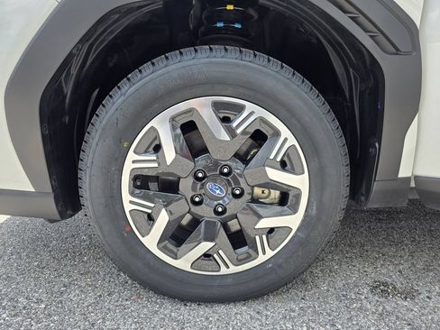 Certified 2025 Subaru Forester Premium AWD/4WD image 30