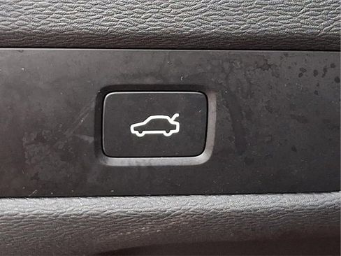 Certified 2025 Volvo XC60 B5 Plus image 21