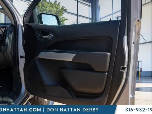 Used 2017 Chevrolet Colorado LT w/ LT Convenience Package RWD image 20