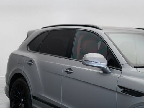 Used 2022 Bentley Bentayga Speed AWD/4WD image 3