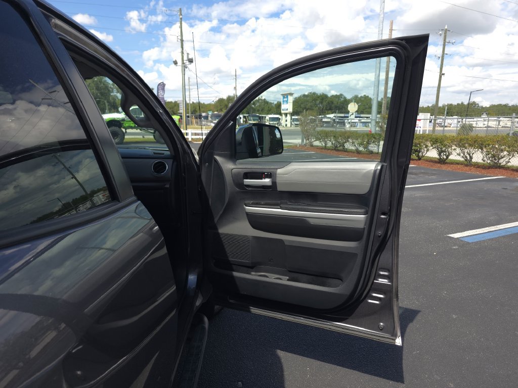 Used 2019 Toyota Tundra Limited w/ Limited Premium Package AWD/4WD image 17
