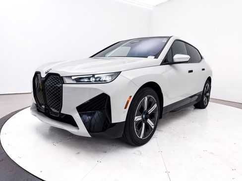 Used 2023 BMW iX xDrive50 w/ Sport Package image 12