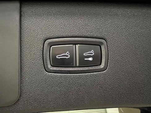Used 2019 Porsche Cayenne w/ Premium Package AWD/4WD image 11