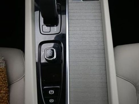 Used 2024 Volvo XC60 B5 Plus image 10