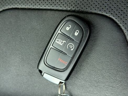 Used 2019 Jeep Cherokee High Altitude image 35