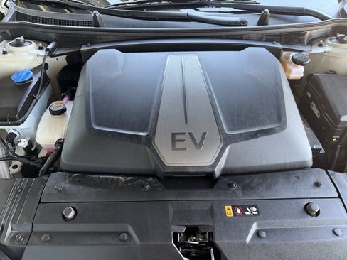 Used 2024 Kia EV6 Wind w/ Wind Technology Package RWD image 45