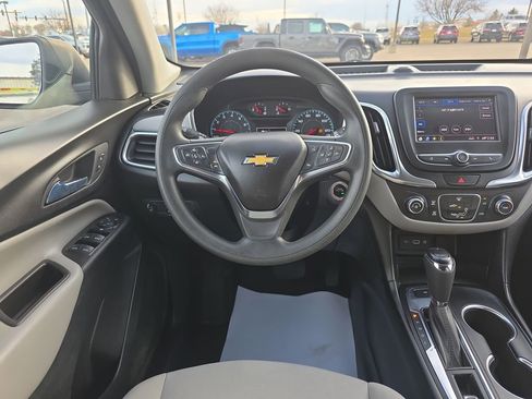 Used 2021 Chevrolet Equinox LS w/ LS Convenience Package image 14