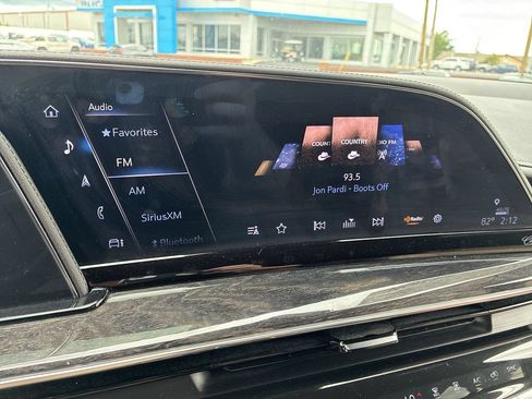 Used 2023 Cadillac Escalade Premium Luxury AWD/4WD image 15