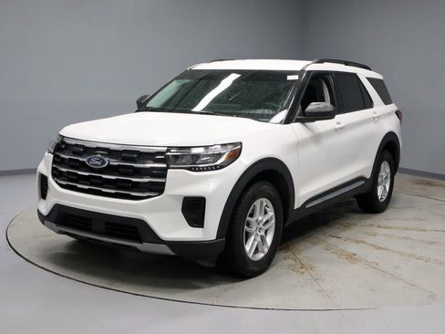 Certified 2025 Ford Explorer Active AWD/4WD image 7