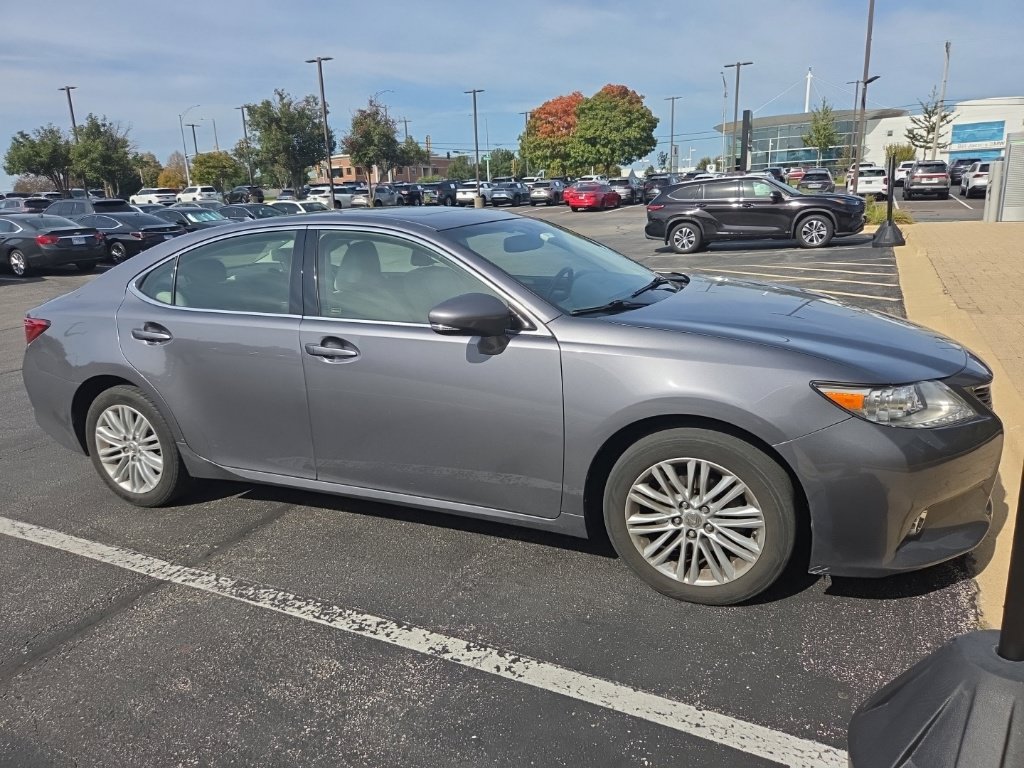 Used 2014 Lexus ES 350 w/ Luxury Package FWD image 3