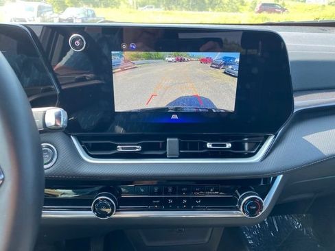Used 2026 Chevrolet Equinox LT AWD/4WD image 24