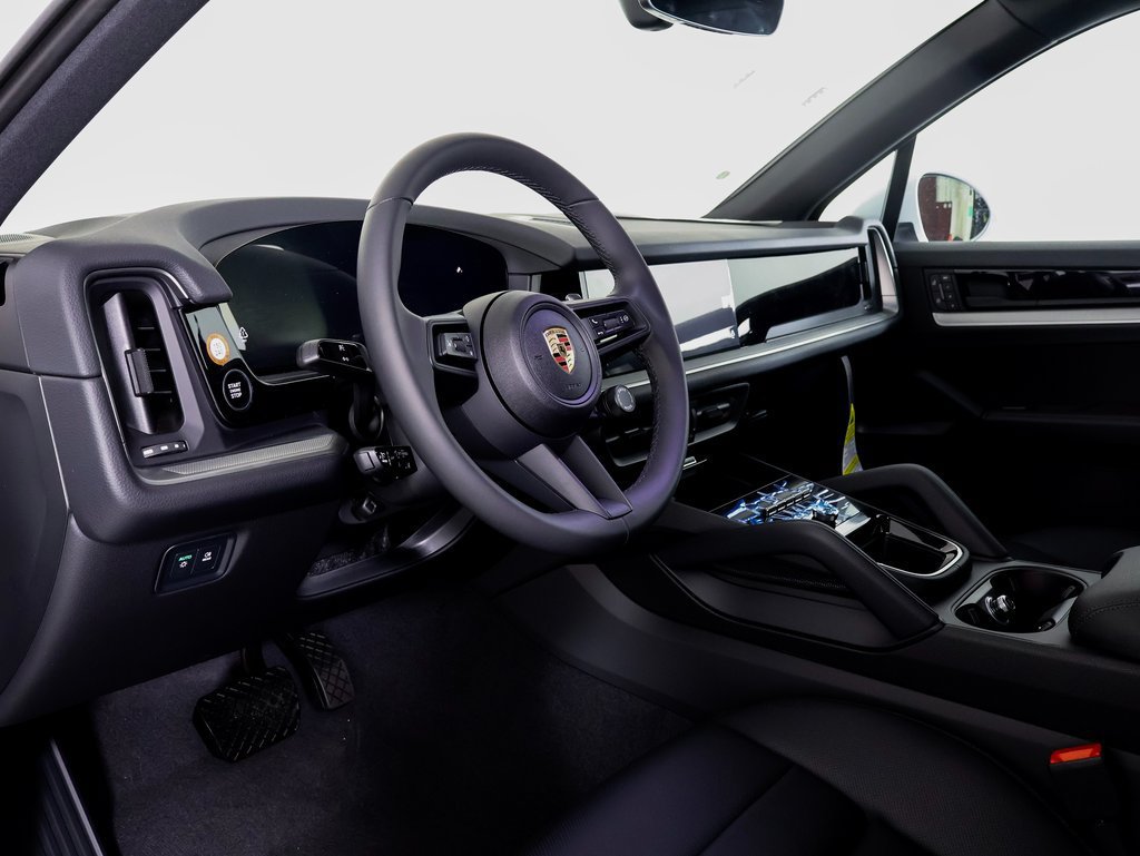 Certified 2025 Porsche Cayenne AWD/4WD image 4