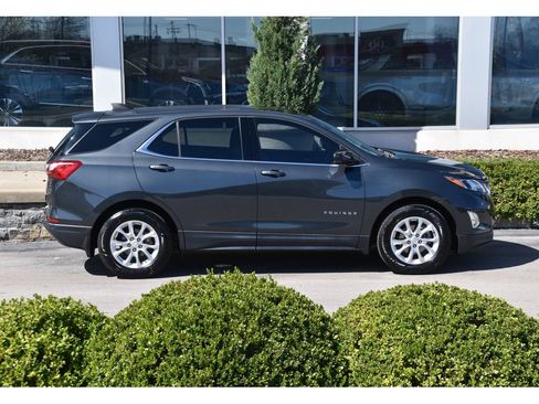 Used 2020 Chevrolet Equinox LT w/ Driver Convenience Package image 3
