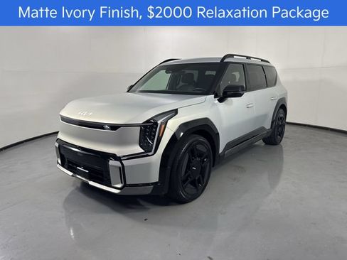Certified 2024 Kia EV9 GT-Line AWD/4WD image 2