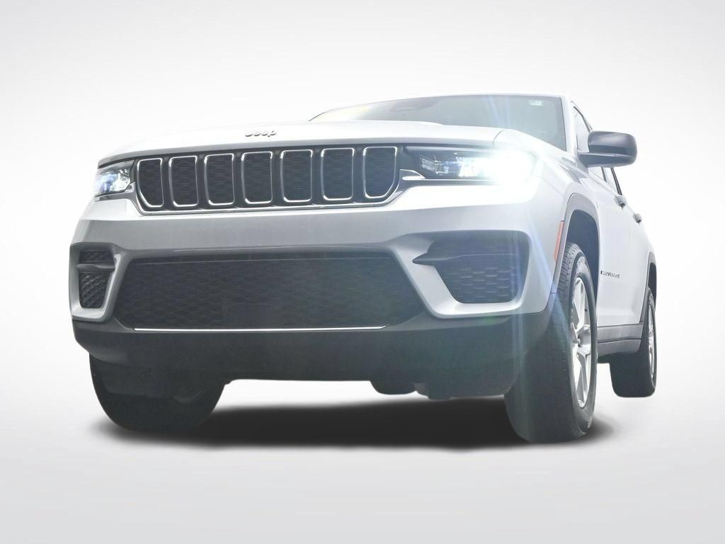 Used 2025 Jeep Grand Cherokee Laredo X AWD/4WD image 39