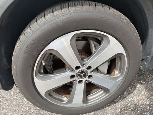 Used 2019 Mercedes-Benz GLC 300 image 4