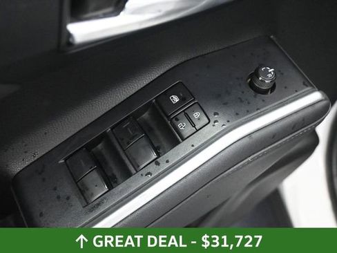 Used 2023 Toyota Highlander XLE FWD image 27