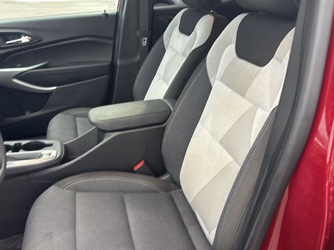 Used 2025 Chevrolet Trax LS w/ LS Convenience Package image 13