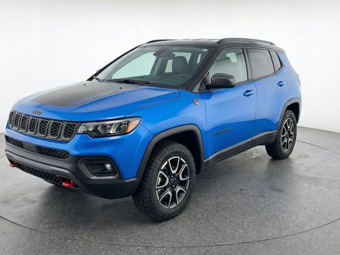 Used 2025 Jeep Compass Trailhawk AWD/4WD image 3