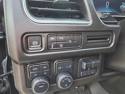Used 2024 Chevrolet Suburban LT w/ Luxury Package AWD/4WD image 25