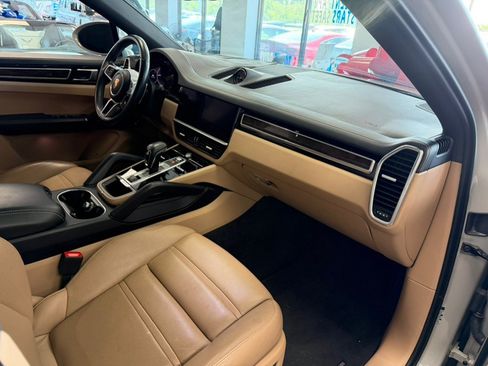 Used 2023 Porsche Cayenne Platinum Edition AWD/4WD image 46