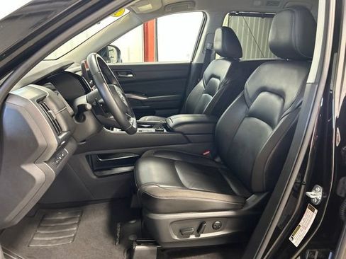Used 2025 Nissan Pathfinder SL AWD/4WD image 13