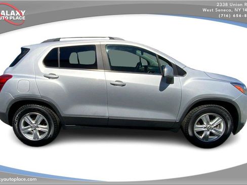 Used 2019 Chevrolet Trax LT FWD image 4