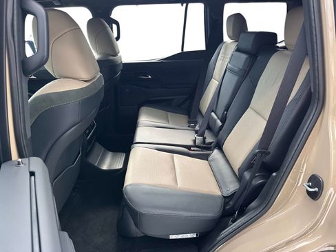 Used 2025 Lexus GX 550 AWD/4WD image 14