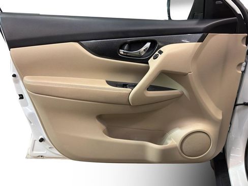 Used 2016 Nissan Rogue SL w/ SL Premium Package image 13