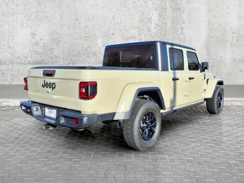 Used 2022 Jeep Gladiator Sport image 10