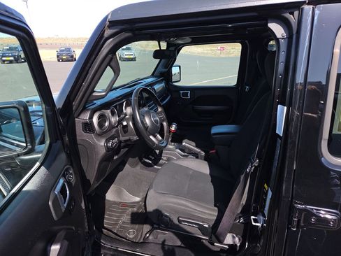 Used 2021 Jeep Gladiator Sport w/ Technology Group AWD/4WD image 2