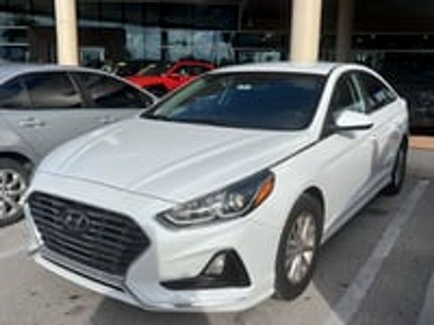 Used 2019 Hyundai Sonata SE FWD image 2