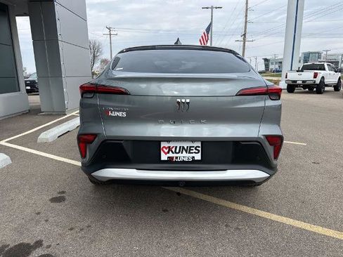 Used 2025 Buick Envista Preferred image 11