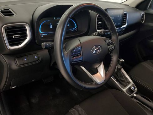 Used 2025 Hyundai Venue SEL FWD image 11