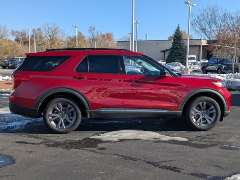 Used 2024 Ford Explorer XLT w/ Equipment Group 202A image 9