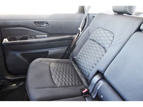 Used 2023 Nissan Pathfinder SV image 13