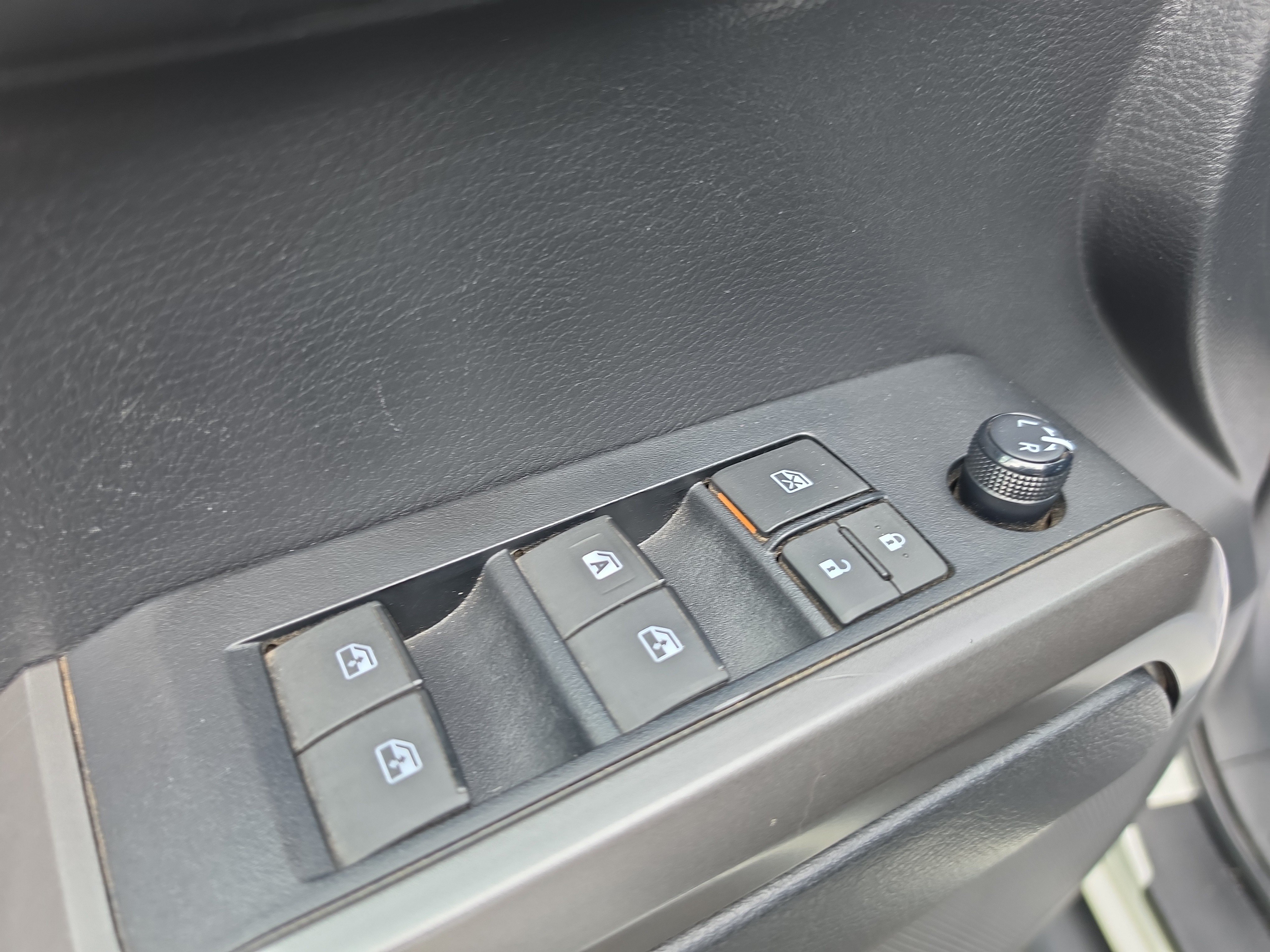 Used 2022 Toyota Tacoma SR5 w/ Technology Package AWD/4WD image 16