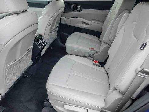 Certified 2024 Kia Sorento EX image 17