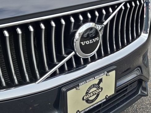 Used 2021 Volvo XC90 T6 Momentum w/ Climate Package image 2