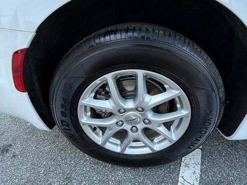Used 2024 Chrysler Pacifica Touring-L FWD image 28