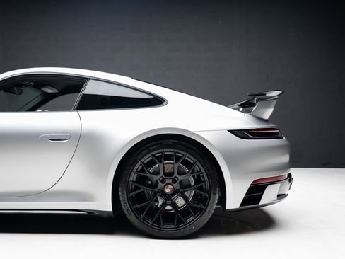 Used 2024 Porsche 911 Carrera image 19