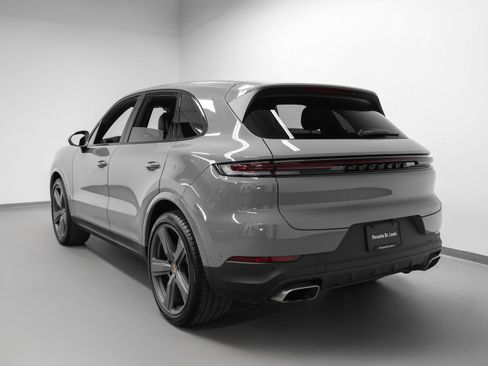 Certified 2025 Porsche Cayenne image 3