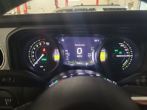 Used 2025 Jeep Wrangler Unlimited Sahara w/ Safety Group AWD/4WD image 29