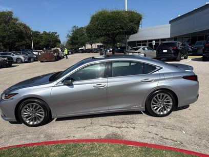 Certified 2022 Lexus ES 300h Ultra Luxury w/ Accessory Package 2