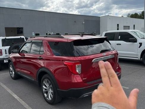 Certified 2022 Ford Explorer XLT w/ Equipment Group 202A AWD/4WD image 4